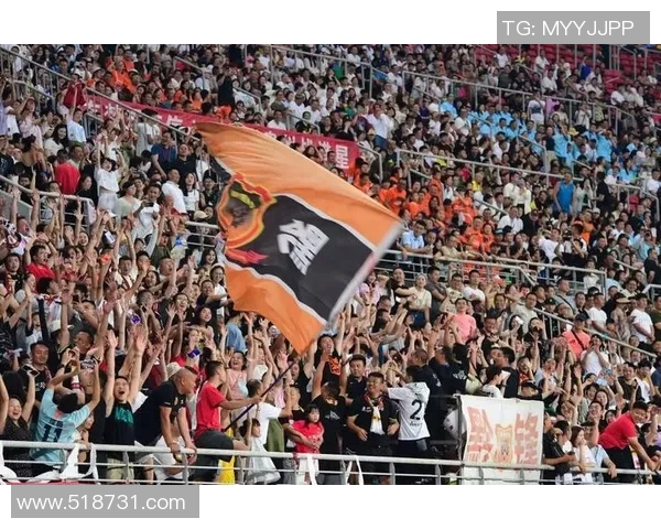 足球明星齐聚观众席热情助阵精彩赛事瞬间回顾