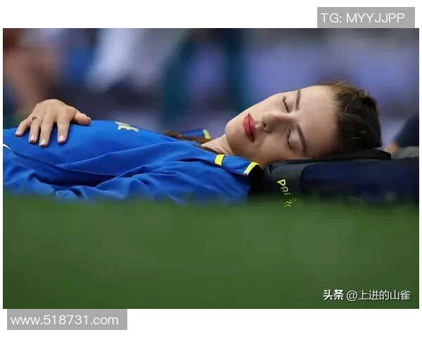 脸上有个痣的足球明星如何用独特魅力征服球迷与赛场的故事
